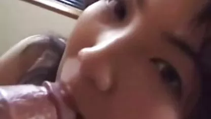 Modelo com botas altas Dildo fingindo na video sexo mulheres velhas frente da webcam
