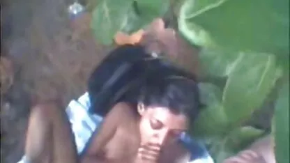 Morena lambe um membro e coloca-o no pescoço na casa de videos eroticos com idosas campo.