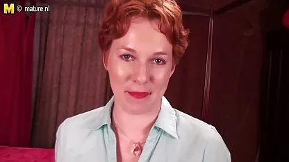 Mulheres sensuais de meias a video de sexo com velhas gordas acariciar-se no sofá