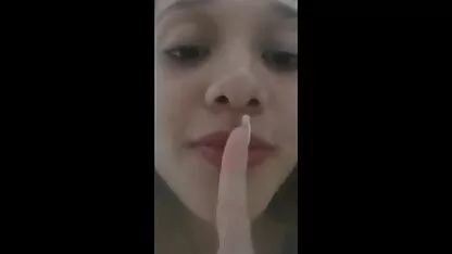 A loira chupa vídeo pornô mulher mais velha um homem.