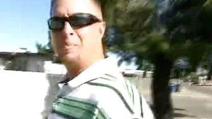 Os dois fazem um porno na veia broche.