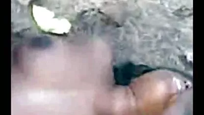 Mãe e filme de sexo com mulher velha filha partilham pénis por duas pessoas.