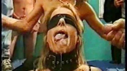 Loura de lingerie de seda vídeo pornô dos velhinhos Chica quer sexo anal