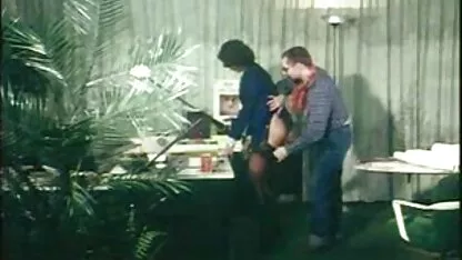 Dois filhos da puta uma rapariga pornôvelha