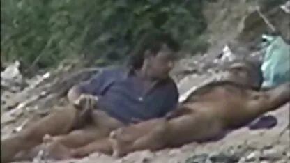 Mulheres e filme de pornô com mulher velha raparigas diferentes a fazerem sexo com homens na natureza