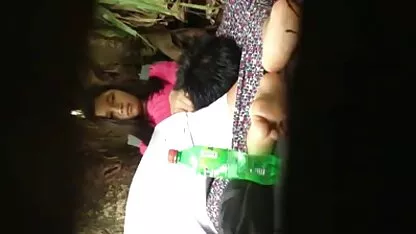 Pornografia de escritório: bela secretária seduz vídeo pornô só de velha chefe