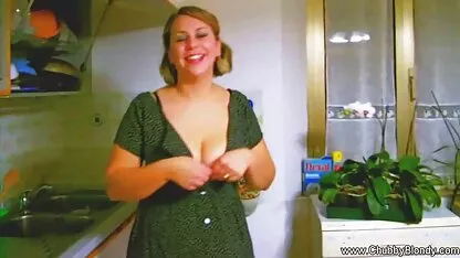Maldita rapariga na casa de videos de sexo com velhas banho.