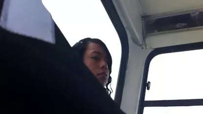 Mulheres Busty ver filme porno com velhas Lambendo o jovem amante pus