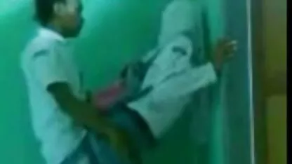 Sexy MILF De uniforme a chupar videos de velhas brasileiras estranhos