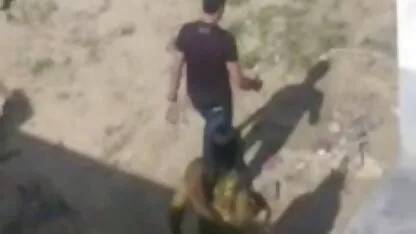 Morenas por sua vez lambem maricas videos pornos de velhas gostosas enquanto se sentam na pia