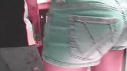 Uma rapariga a chupar a videos pornos de mulheres velhas pila do marido no parque de estacionamento e na casa de banho.