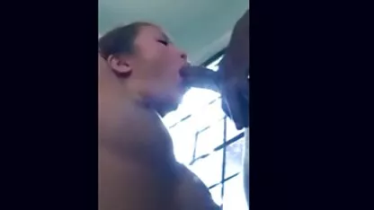Puta velha fazendo vídeo pornô peituda a montar pilas