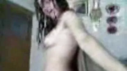 Rapariga Asiática excitada com um cinto, os vídeos pornô de idosa homens fodem em casa