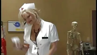Membro chupador e vídeo pornô de velha de 80 anos começou a foder com prazer