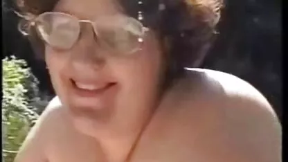 A filme pornô mulher de 70 anos galinha está muito animada.