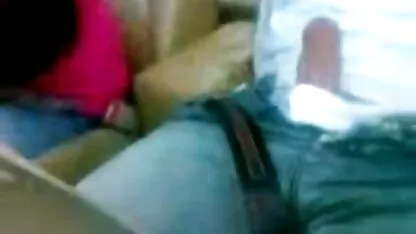 A videos pornos de mulheres velhas rapariga veste-se e engole um casal deitado na garganta, ajoelhado