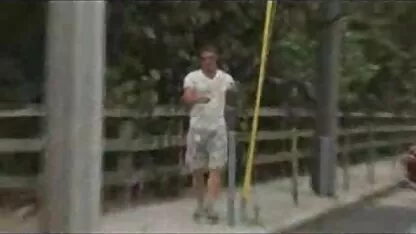 A rapariga abanou os seios grandes à frente do homem e fez-lhe um broche. vídeo pornô mulher de 70 anos