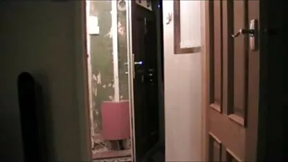 Os empregados lixam a secretária e acabam na vagina. filme pornô mulher de 70 anos