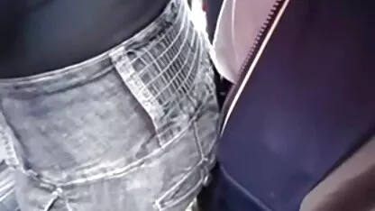A miúda fode pornô com as velhinhas uma multidão