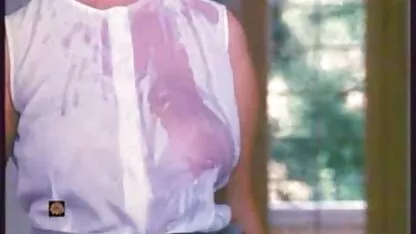 A madrasta força o videos pornor com velhas enteado a lamber a vagina.