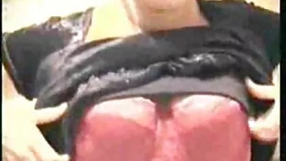 O pornô com idoso jovem massagista russo fodeu enquanto trabalhava.