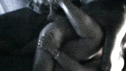 Homem a comer loiro no pornô de mulher de 70 anos sofá vermelho