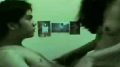 Apanhei o filho a masturbar-se e a fodê-la. vídeo pornô com mulheres idosas