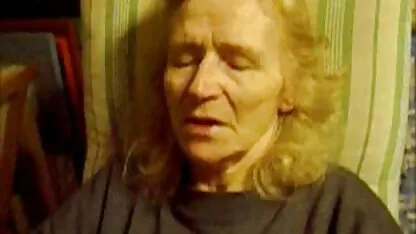 Irmão e vídeo pornô de idosa irmã violam a proibição sexual