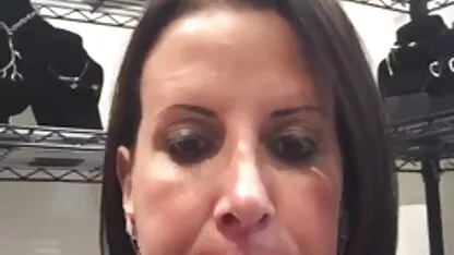 Loira Madura vídeo pornô de mulher de 70 anos violada por dois homens de lados diferentes