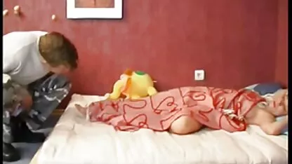 Mulher negra filme pornô só de mulher velha nua em frente à Câmara
