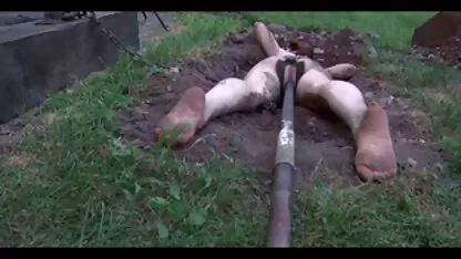 O tipo fode vídeo de pornô de mulher velha a morena sexy no quarto em todos os buracos