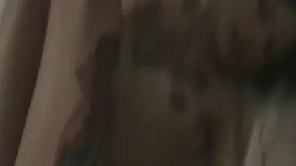 Um homem feito de latas para rapariga o frio e arrebatá-lo na cama vídeo pornô com mulher velha